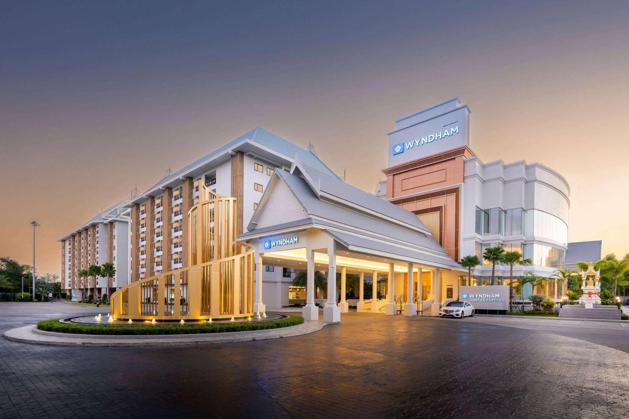 Wyndham Jomtien Pattaya Hotell Na Chom Thian Exteriör bild