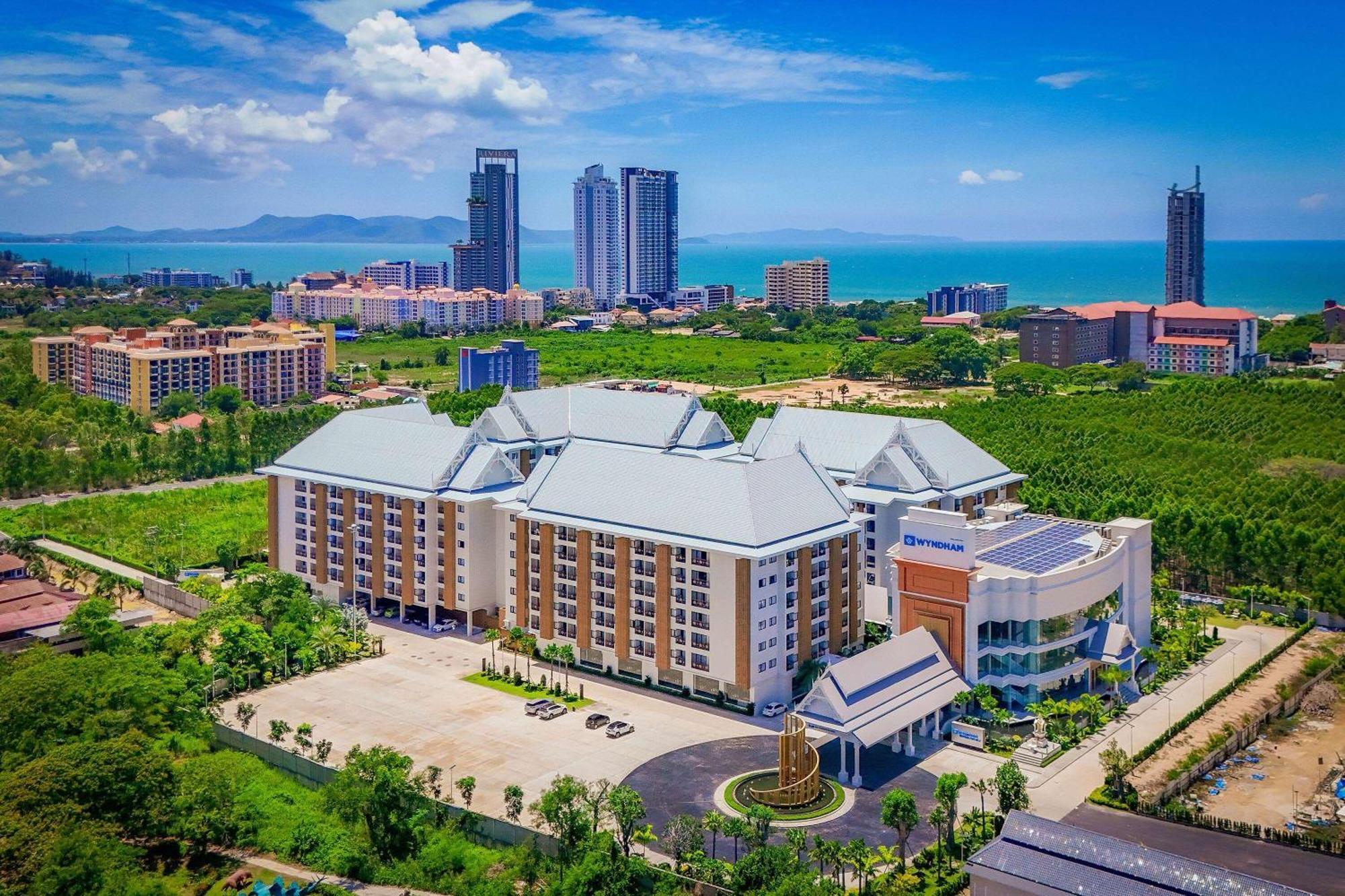 Wyndham Jomtien Pattaya Hotell Na Chom Thian Exteriör bild