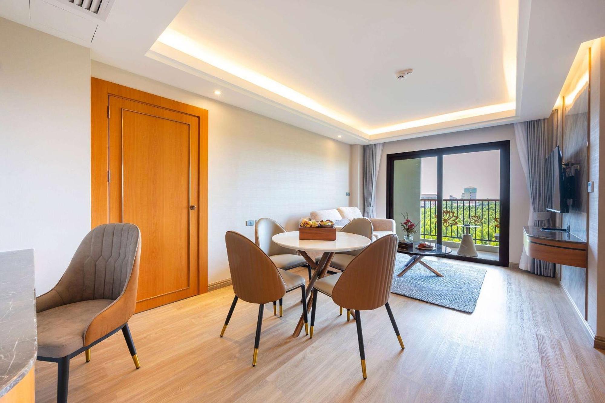 Wyndham Jomtien Pattaya Hotell Na Chom Thian Exteriör bild