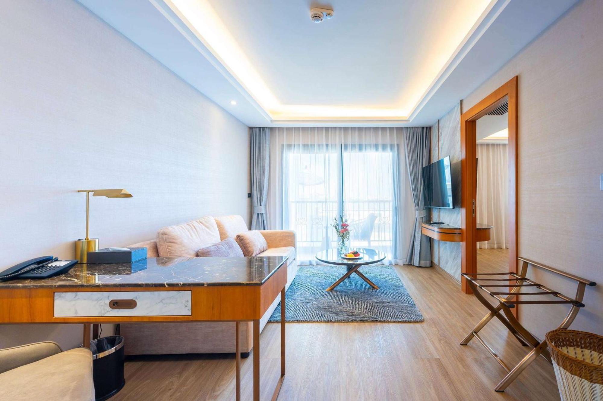 Wyndham Jomtien Pattaya Hotell Na Chom Thian Exteriör bild