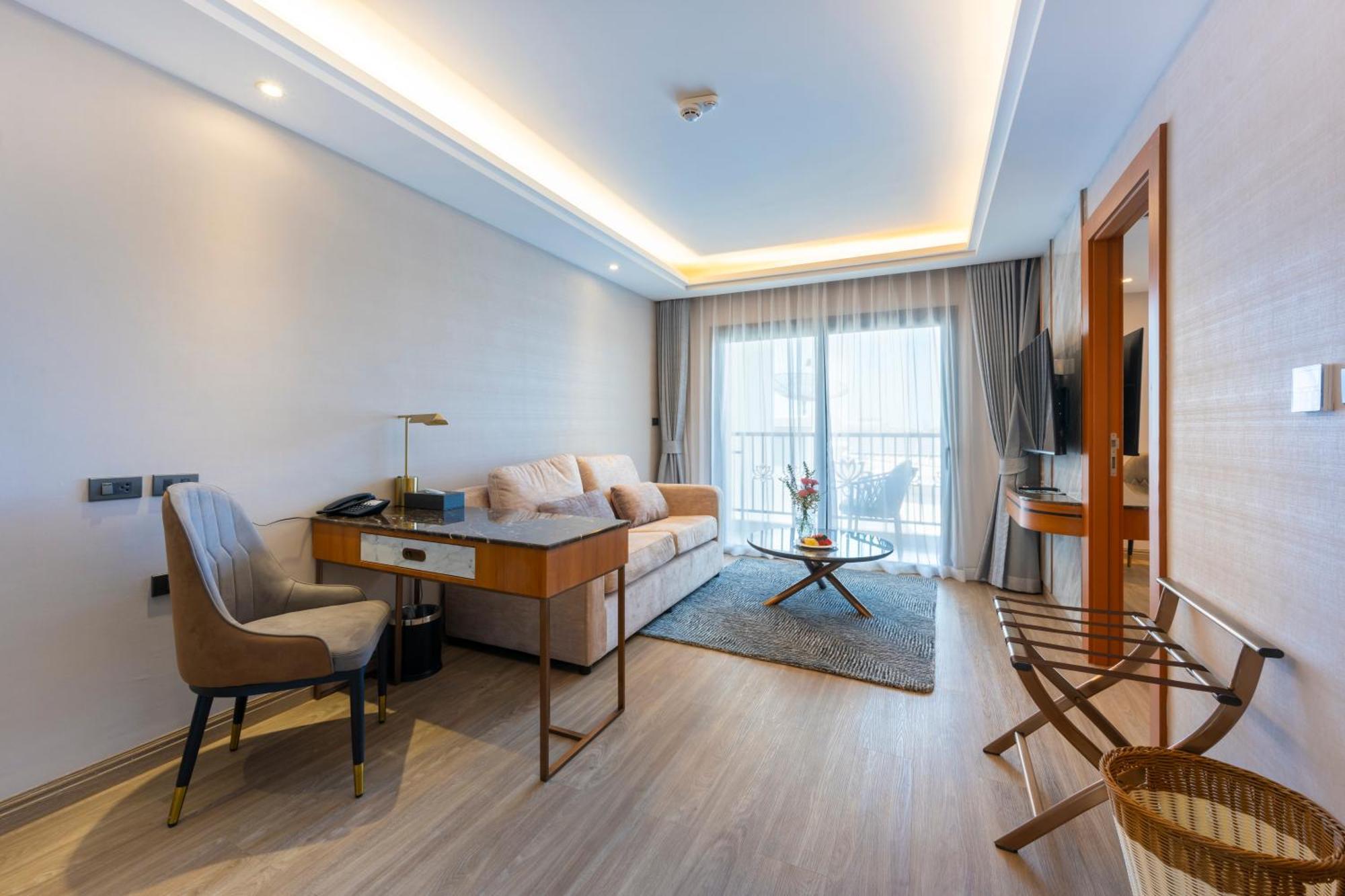 Wyndham Jomtien Pattaya Hotell Na Chom Thian Exteriör bild