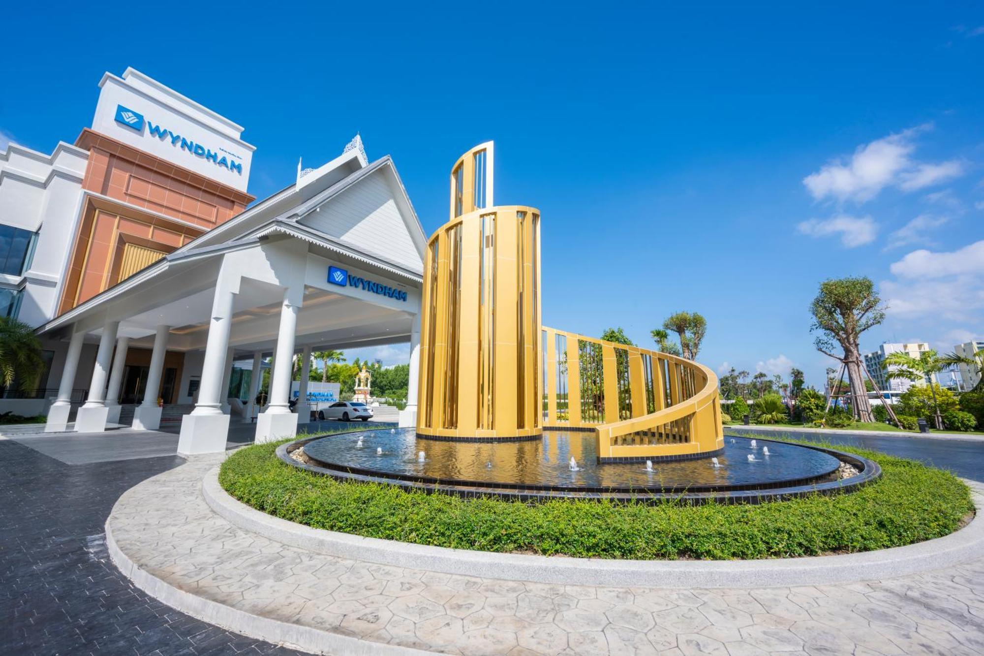 Wyndham Jomtien Pattaya Hotell Na Chom Thian Exteriör bild
